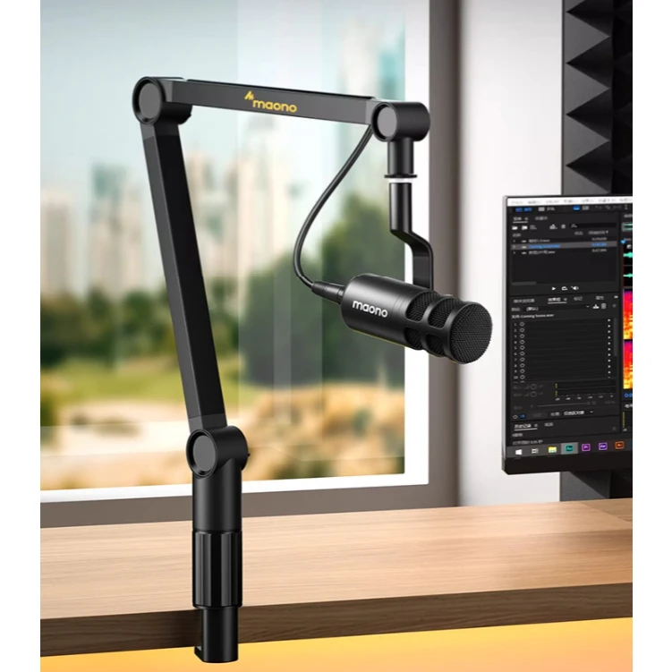 maono 閃克 | ba91 重型麥克風懸臂支架 Maono品牌麥克風和聲卡設置在直播工作室內。